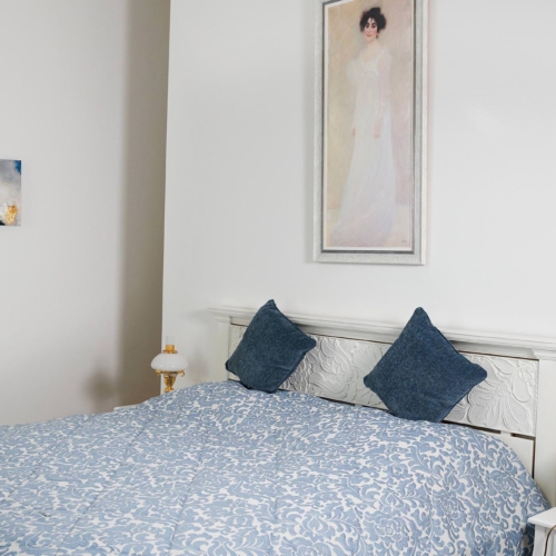 Klimt Suites Wien: Apartment Serena Bett 