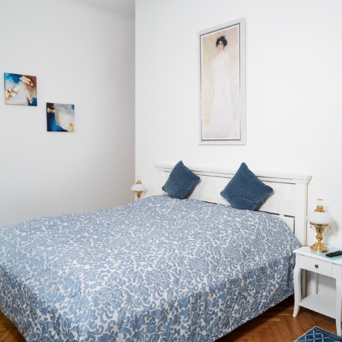 Klimt Suites Wien: Apartment Serena Bett 